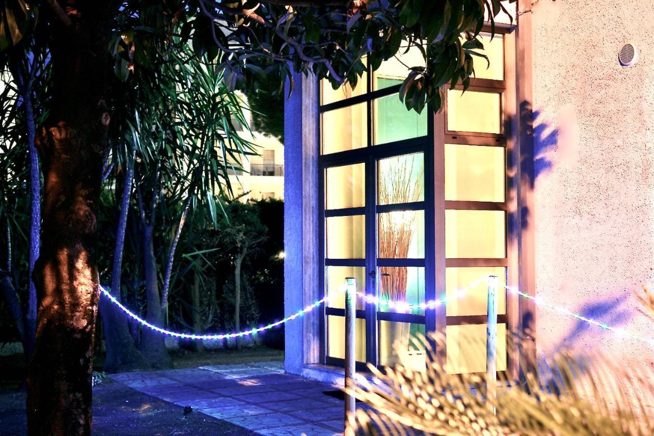 Buenretirope - Confortevoli Appartamentini Con Giardino Pescara Luaran gambar